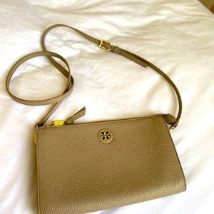 TORY BURCH ROBINSON BRODY PEBBLED CROSSBODY WALLET